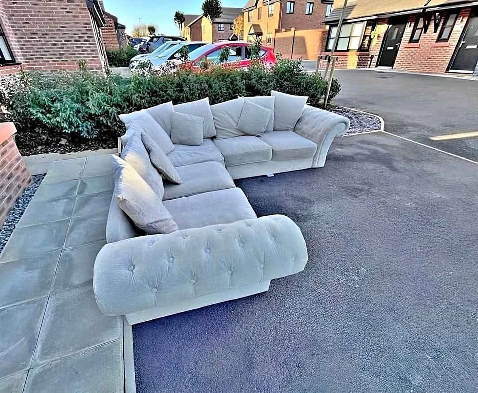 🛋️ Nicole Sofa Set