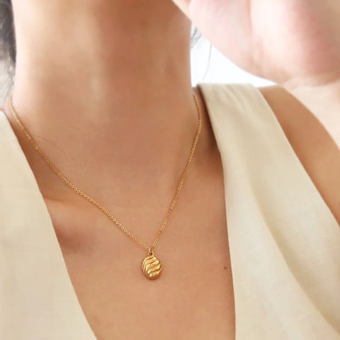 Photo Frame Album Lock Pendant Necklace White Shell Butterfly Angel Choker Jewelry