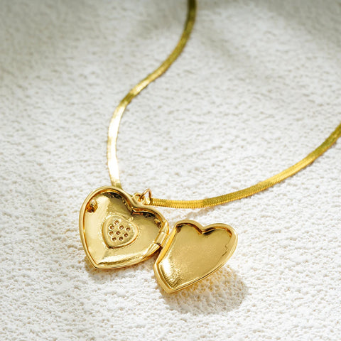 Photo Frame Album Lock Pendant Necklace White Shell Butterfly Angel Choker Jewelry