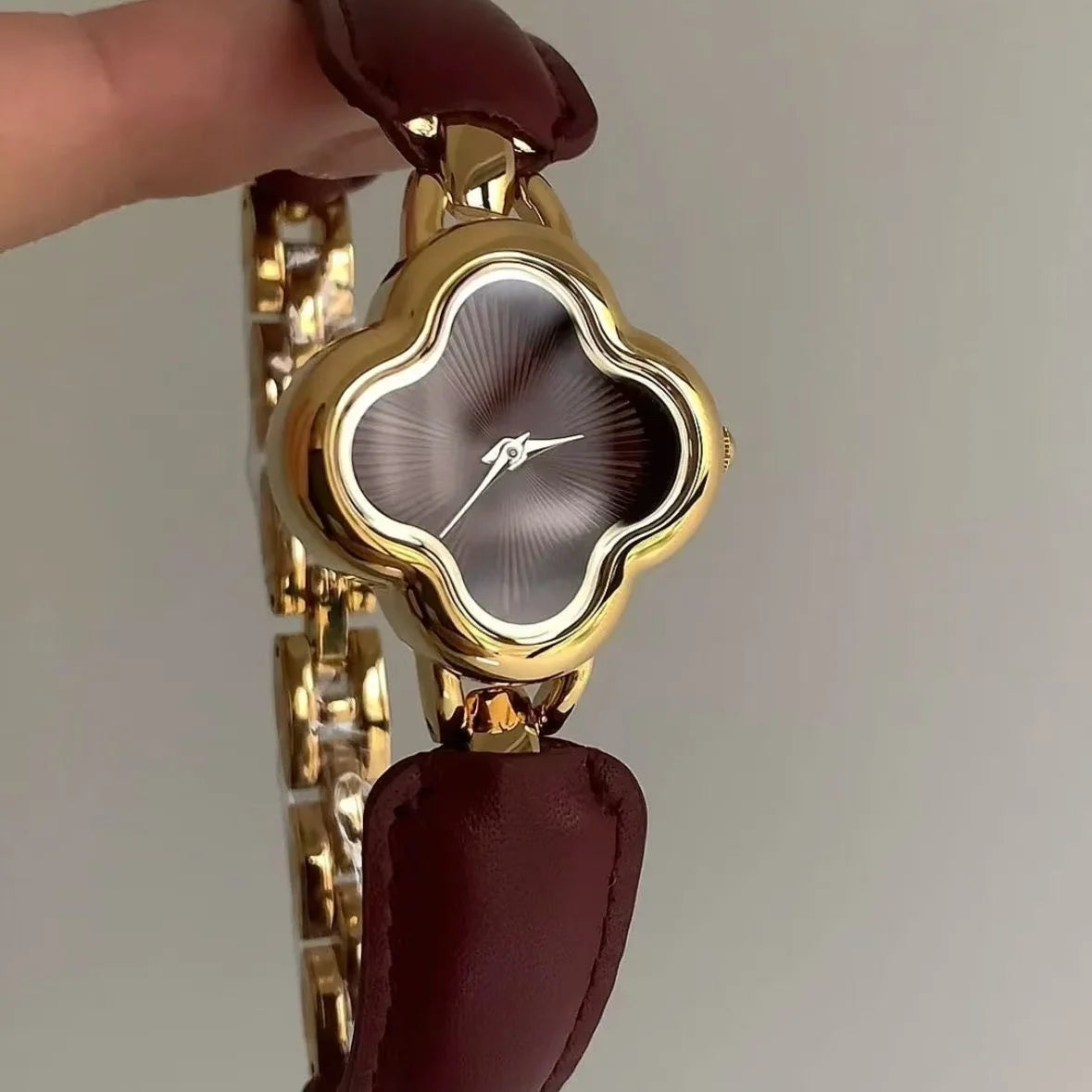 Flower dial fashionable light luxury Watch bracelet