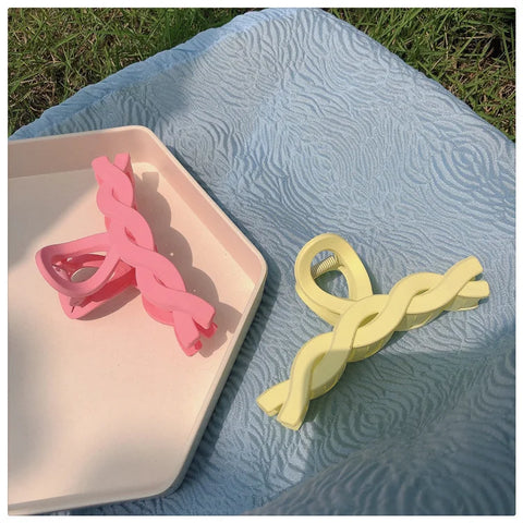 Korean Metal Geometric Hair Claws Barrettes Elegant Hair Clips Crab Hollow Out Hairpin