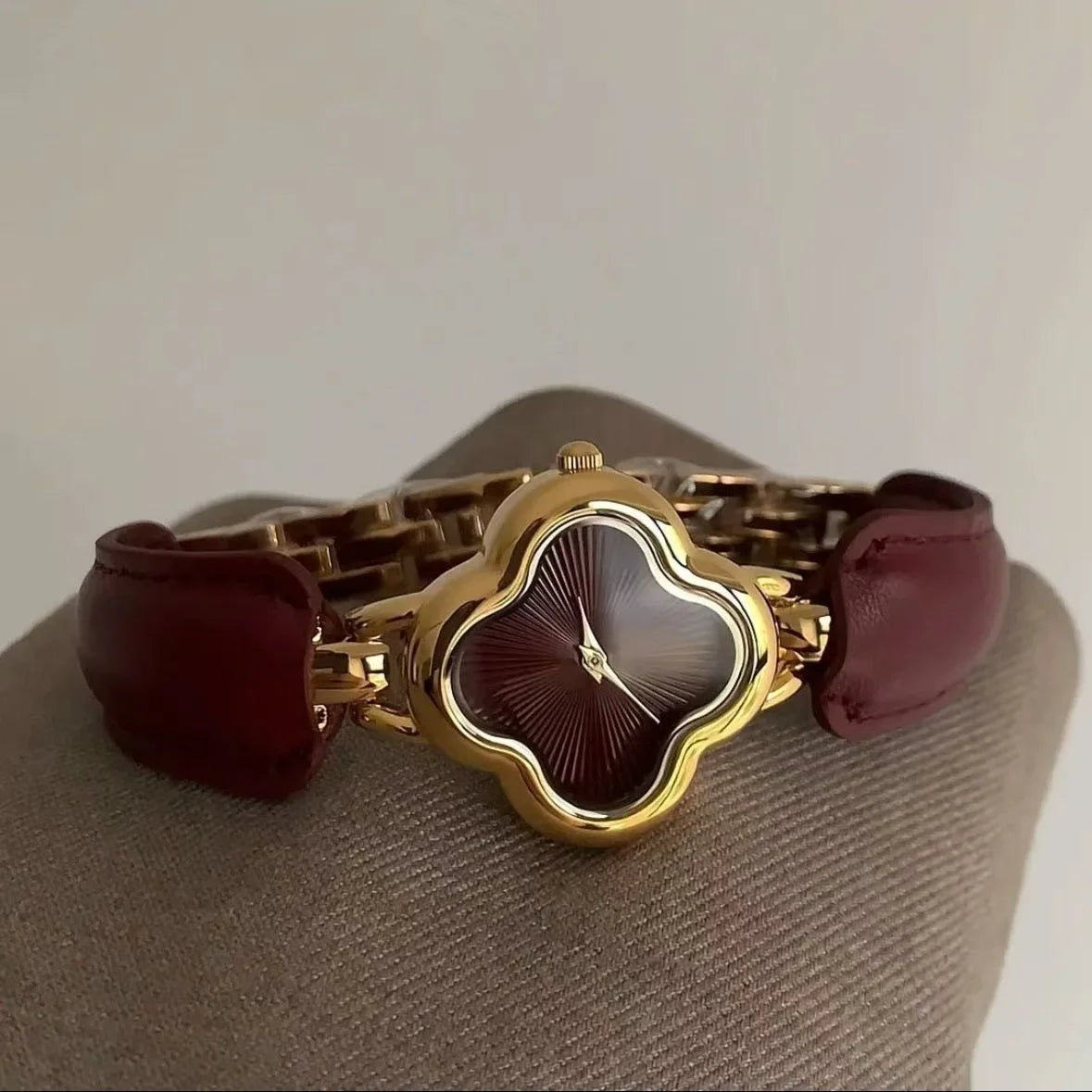 Flower dial fashionable light luxury Watch bracelet