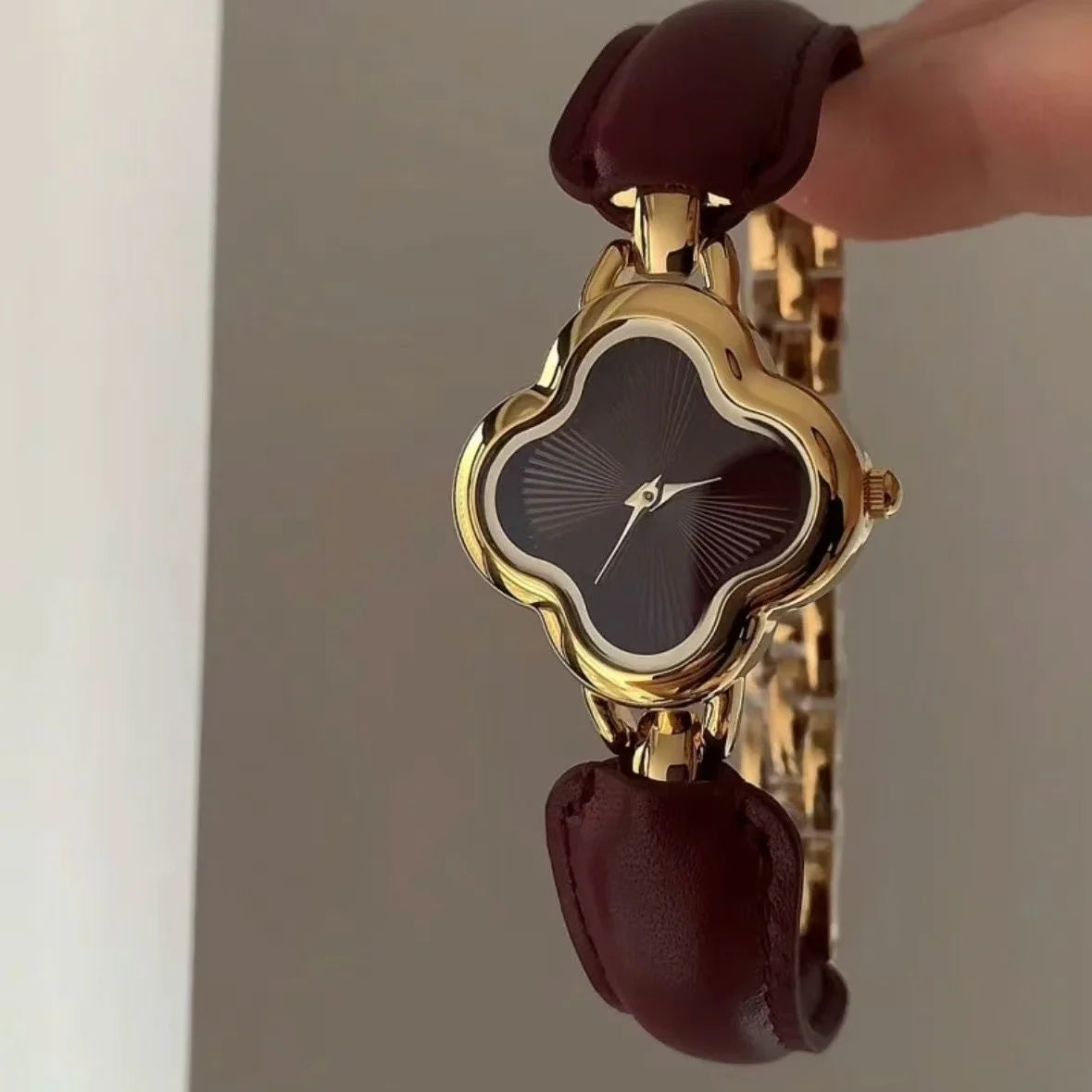 Flower dial fashionable light luxury Watch bracelet