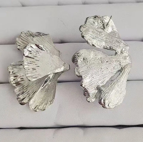 Women's Exaggerated Retro Ginkgo Leaf Dangle Earrings